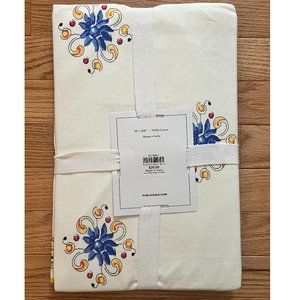 Sur la table Retro Italian table runner